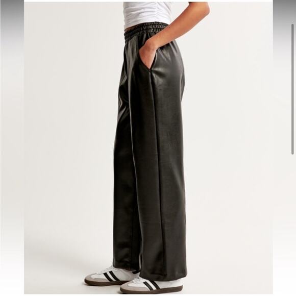 Abercrombie & Fitch Vegan Leather Pull On Wide Leg Pants Size Medium - Picture 3 of 9